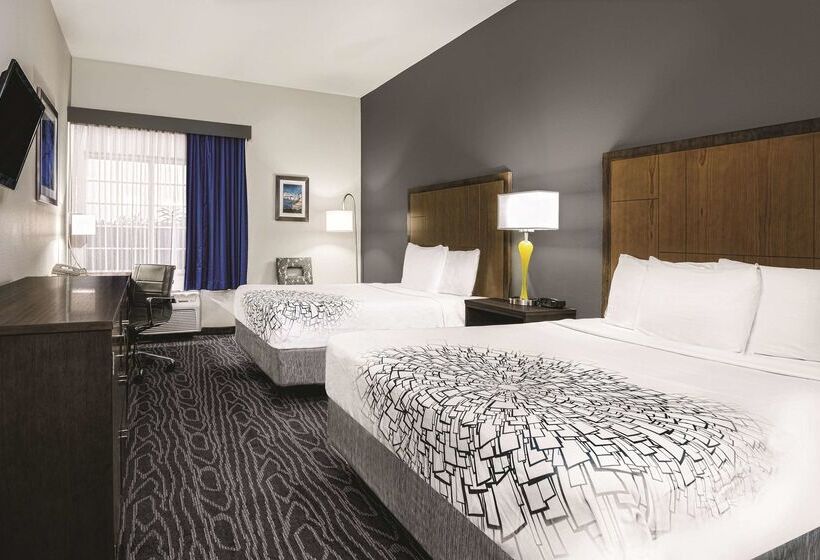 ホテル La Quinta Inn & Suites By Wyndham Mercedes Outlet Mall