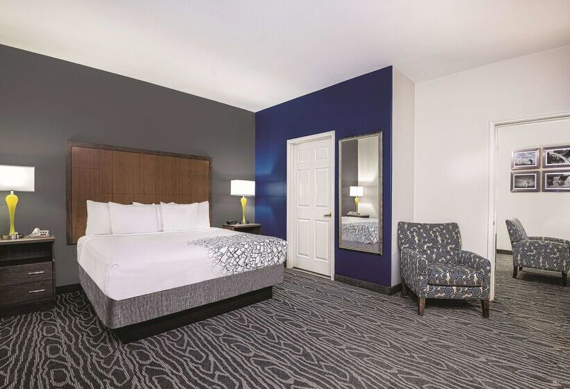 ホテル La Quinta Inn & Suites By Wyndham Mercedes Outlet Mall