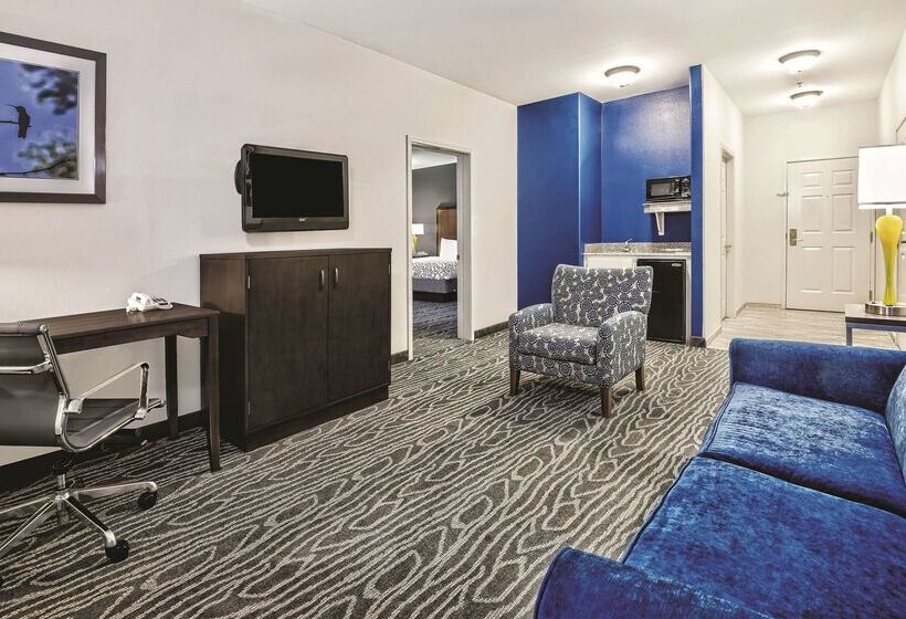 ホテル La Quinta Inn & Suites By Wyndham Mercedes Outlet Mall