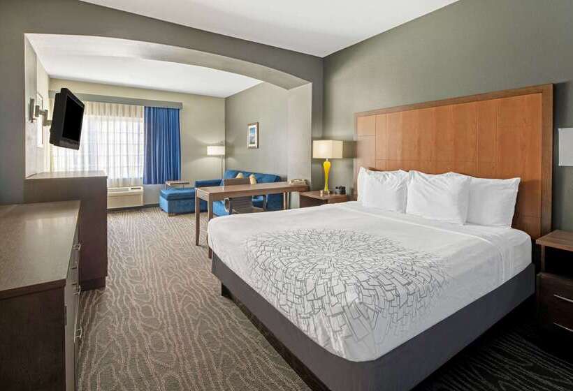 ホテル La Quinta Inn & Suites By Wyndham Mercedes Outlet Mall