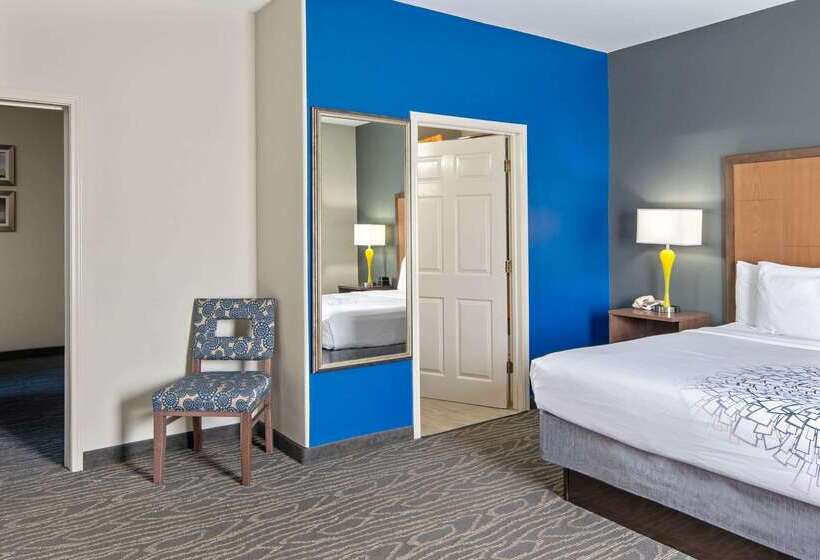 ホテル La Quinta Inn & Suites By Wyndham Mercedes Outlet Mall
