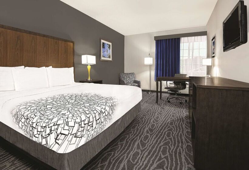 ホテル La Quinta Inn & Suites By Wyndham Mercedes Outlet Mall