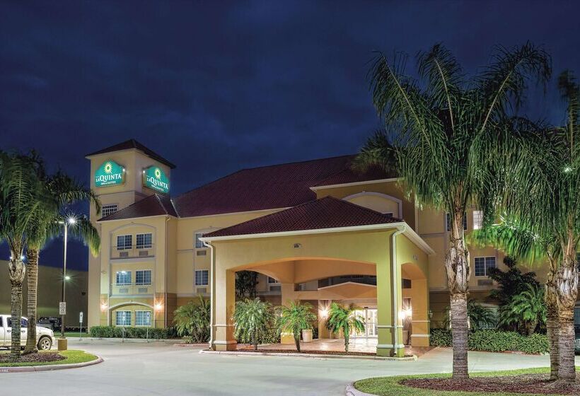 ホテル La Quinta Inn & Suites By Wyndham Mercedes Outlet Mall