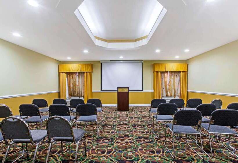 בית מלון כפרי La Quinta Inn & Suites By Wyndham Mobile Satsuma / Saraland