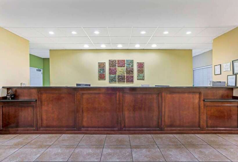 בית מלון כפרי La Quinta Inn & Suites By Wyndham Mobile Satsuma / Saraland