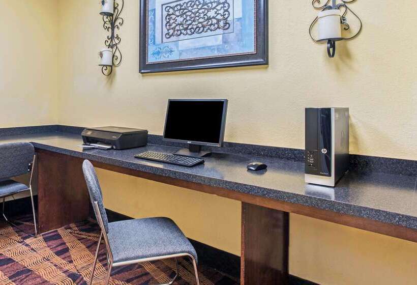 בית מלון כפרי La Quinta Inn & Suites By Wyndham Mobile Satsuma / Saraland