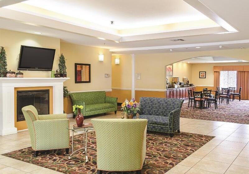 בית מלון כפרי La Quinta Inn & Suites By Wyndham Mobile Satsuma / Saraland