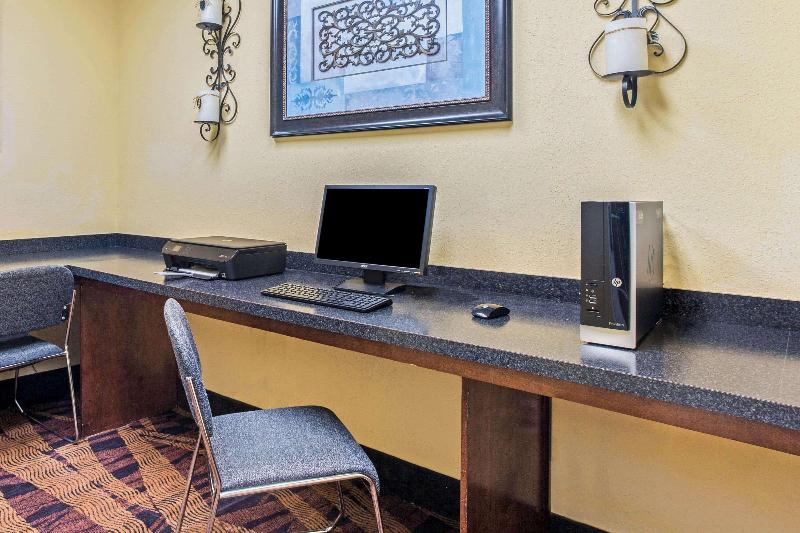 בית מלון כפרי La Quinta Inn & Suites By Wyndham Mobile Satsuma / Saraland