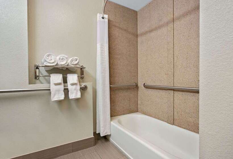 호텔 La Quinta By Wyndham Palestine