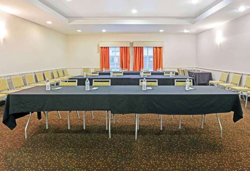 ホテル La Quinta Inn & Suites By Wyndham Paris