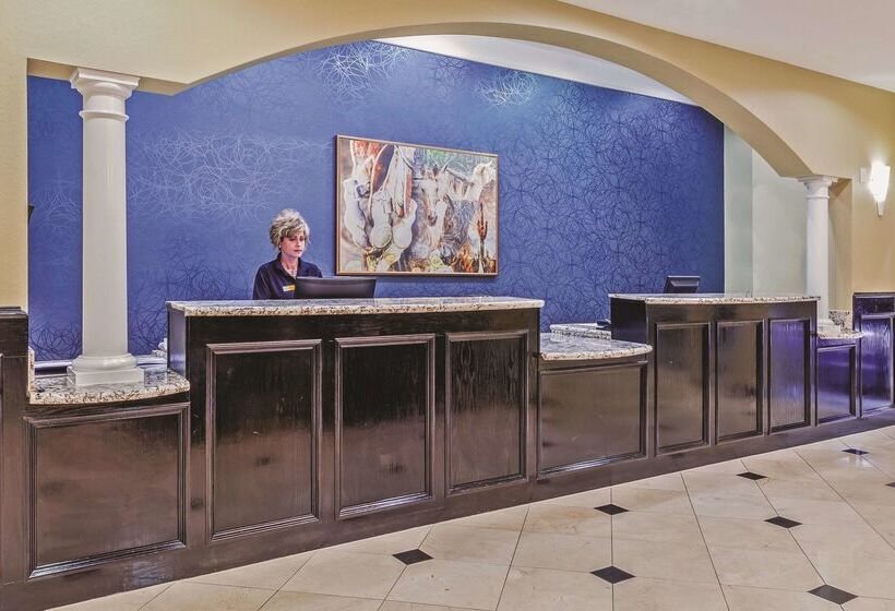 Отель La Quinta By Wyndham Pearland