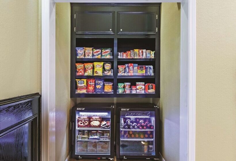 Отель La Quinta By Wyndham Pearland