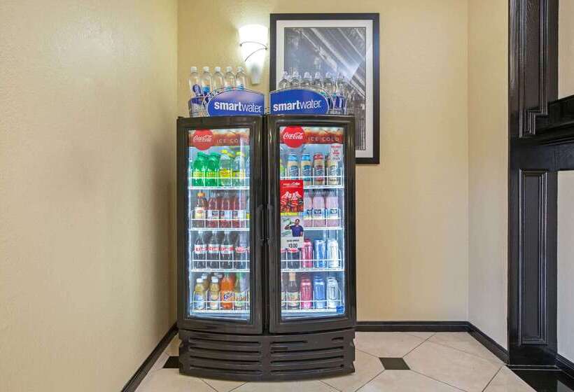 Отель La Quinta By Wyndham Pearland