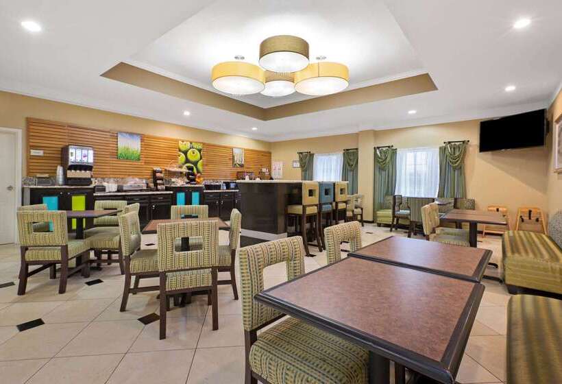 Отель La Quinta By Wyndham Pearland