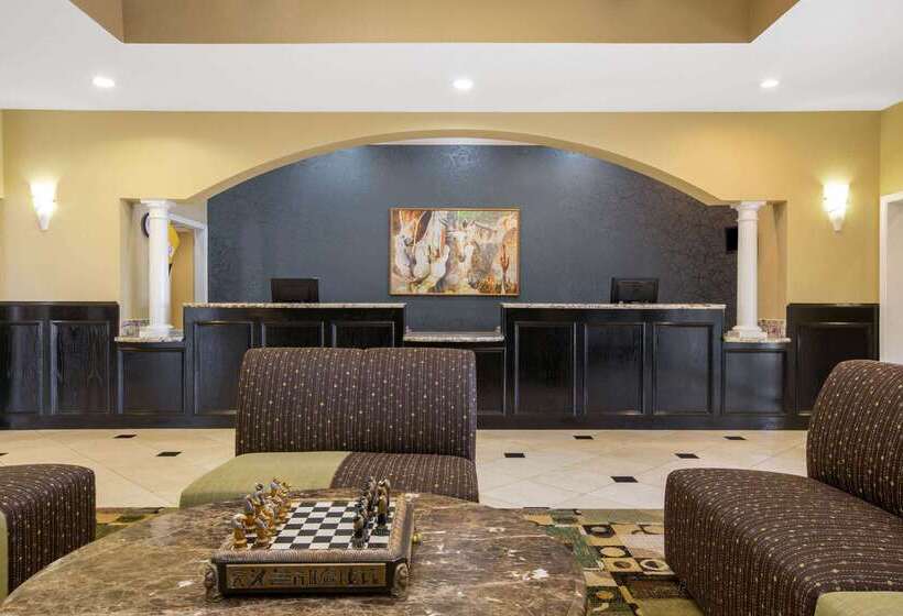 Отель La Quinta By Wyndham Pearland