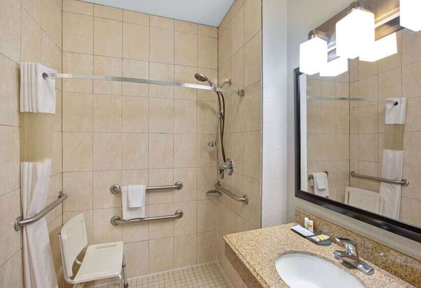 هتل La Quinta By Wyndham Pearland