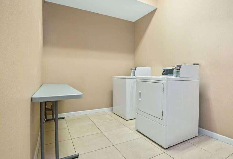 Отель La Quinta By Wyndham Pearland