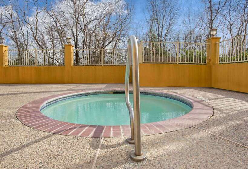هتل La Quinta By Wyndham Pearland