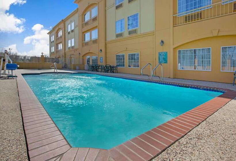 Отель La Quinta By Wyndham Pearland