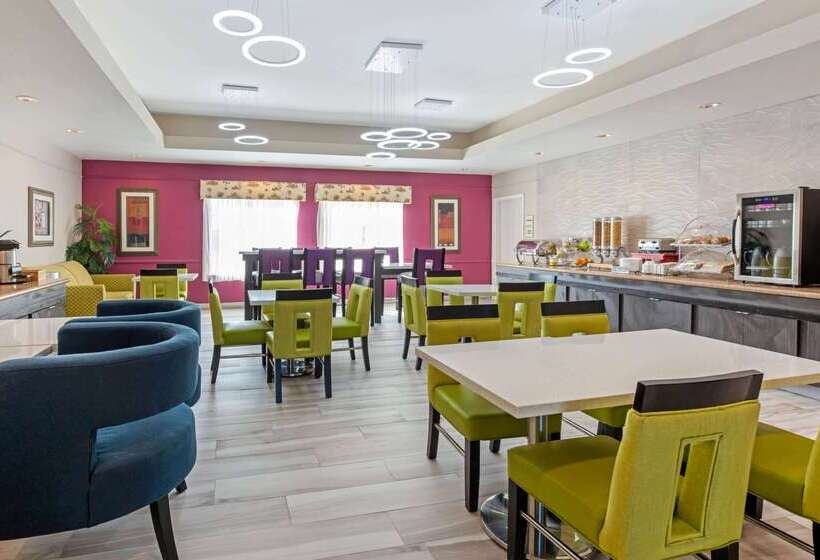 ホテル La Quinta Inn & Suites By Wyndham Winnie