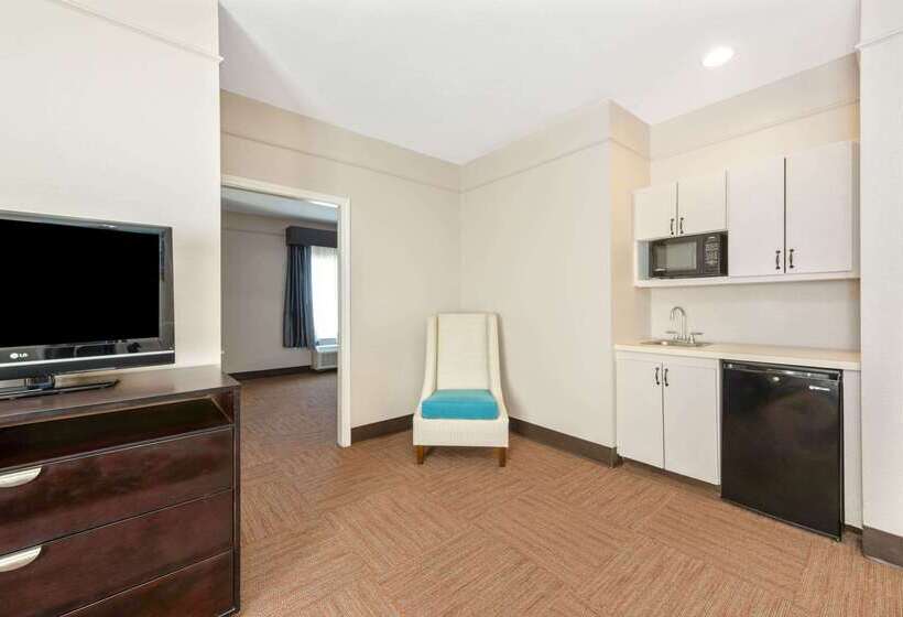 ホテル La Quinta Inn & Suites By Wyndham Winnie