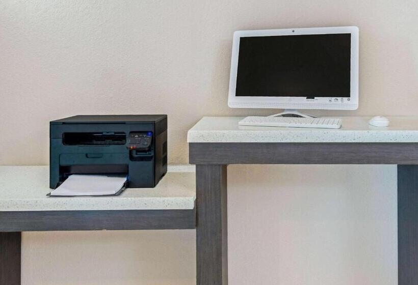 ホテル La Quinta Inn & Suites By Wyndham Winnie