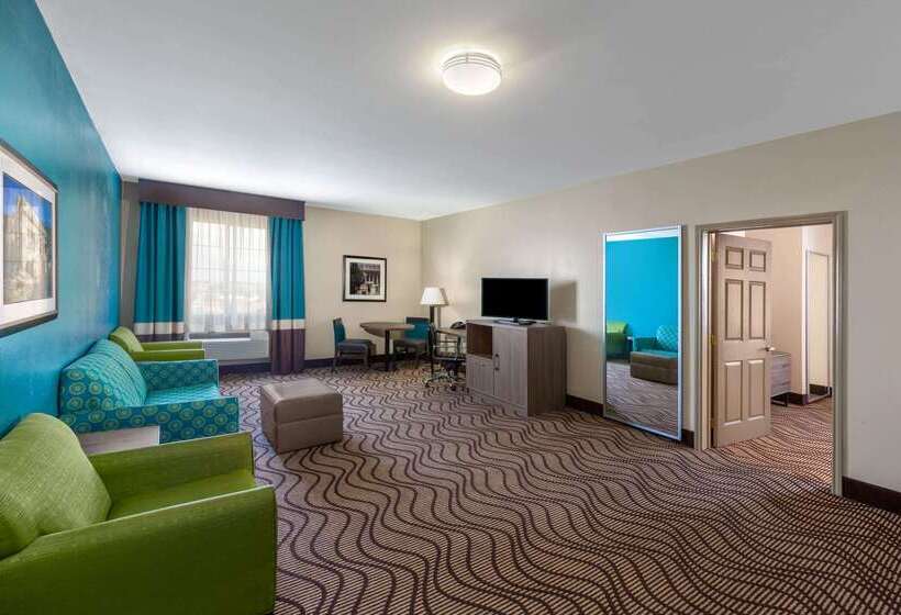 Отель La Quinta By Wyndham Midland North