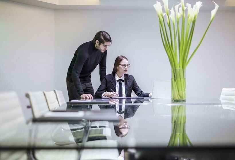 Le Parc Hotel, Beyond Stars