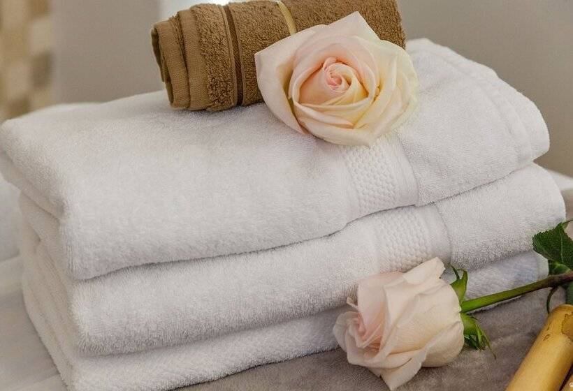 Le Parc Hotel, Beyond Stars