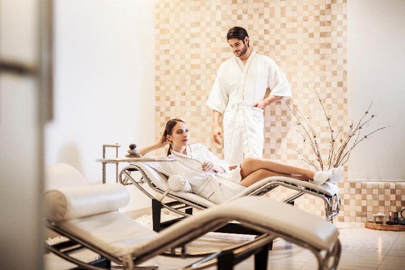 Le Parc Hotel, Beyond Stars