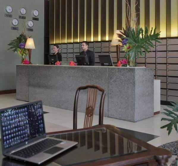 בית מלון כפרי The Malayan Plaza