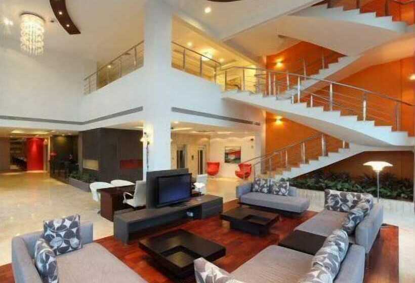 בית מלון כפרי Mapple Adhwryou Pune