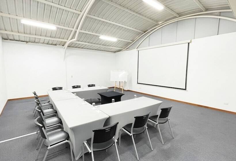 Hotel Ms Chipichape Plus