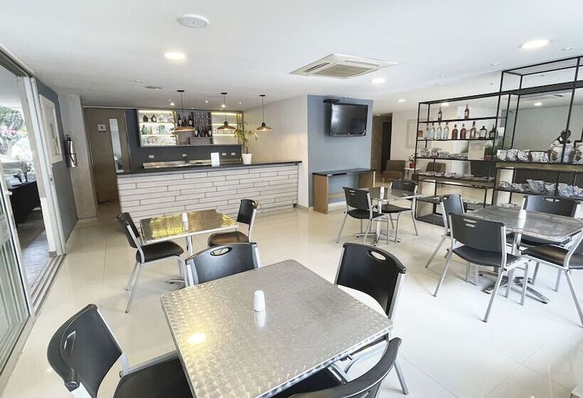 Hotel Ms Chipichape Plus