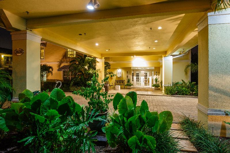 فندق Naples Garden Inn