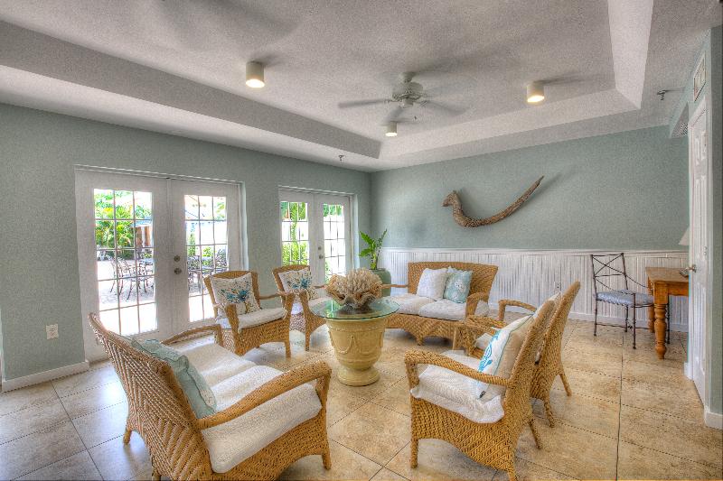 فندق Naples Garden Inn