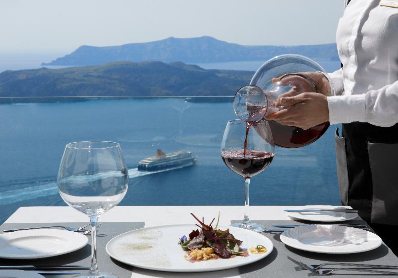 Отель Petit Palace Suites