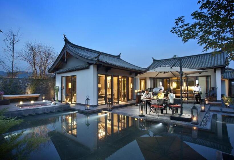 בית מלון כפרי Pullman Lijiang Resort & Spa