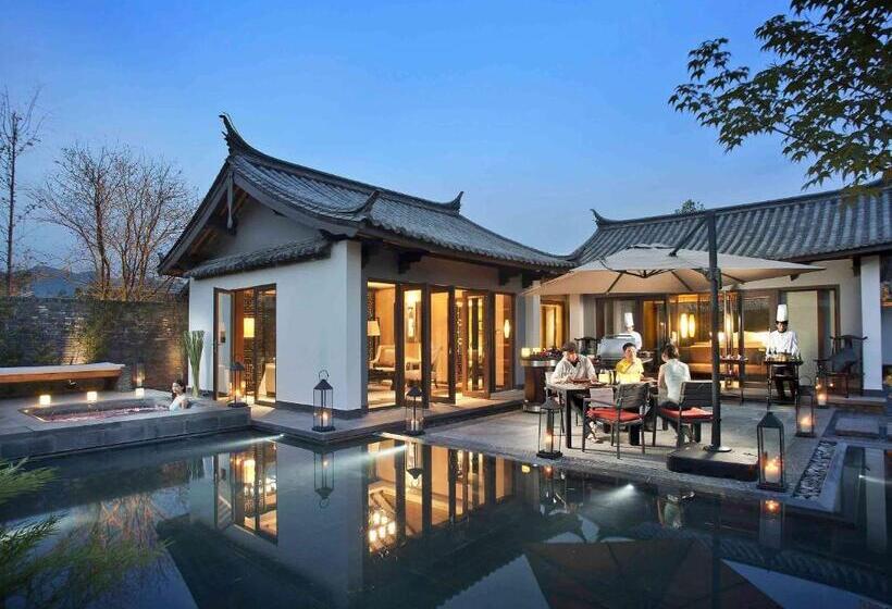 Hotel Pullman Lijiang Resort & Spa
