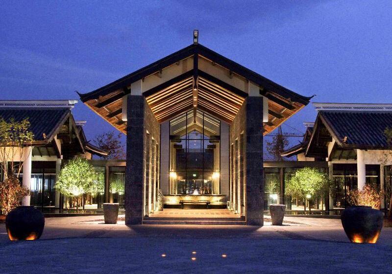 Hotel Pullman Lijiang Resort & Spa