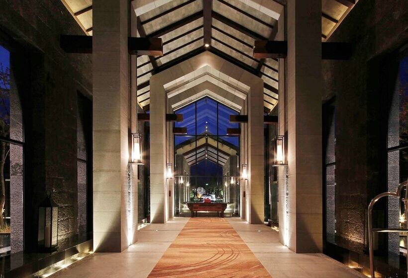 Hotel Pullman Lijiang Resort & Spa