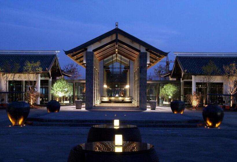 Hotel Pullman Lijiang Resort & Spa