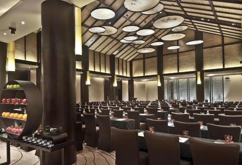 Hotel Pullman Lijiang Resort & Spa