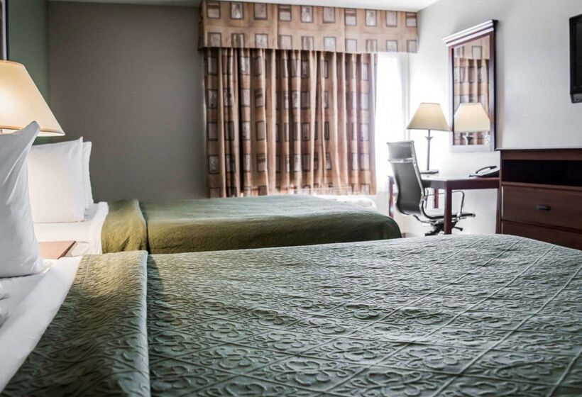 בית מלון כפרי Quality Inn & Suites Tampa Ybor City