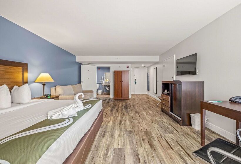 בית מלון כפרי Quality Inn & Suites Tampa Ybor City