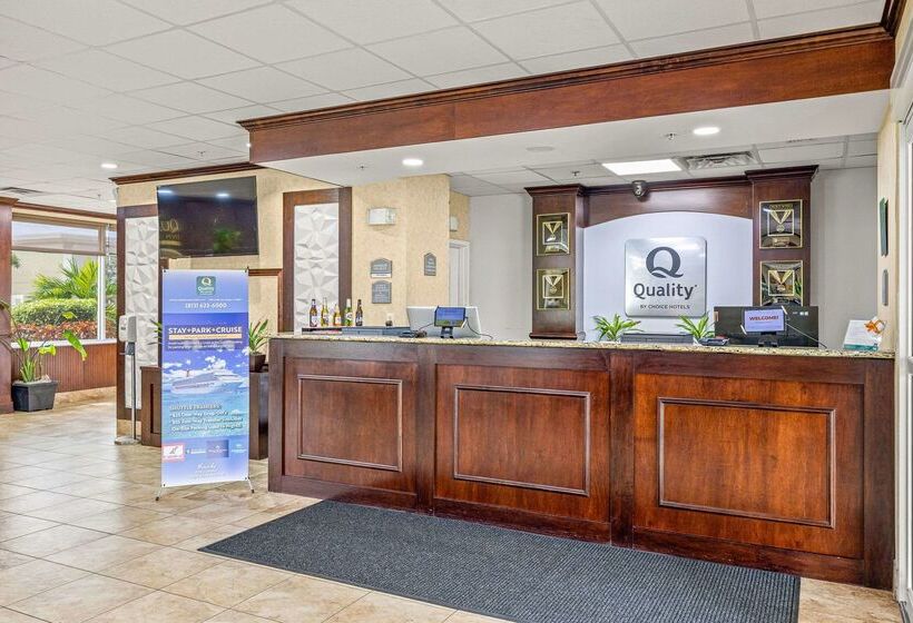 בית מלון כפרי Quality Inn & Suites Tampa Ybor City