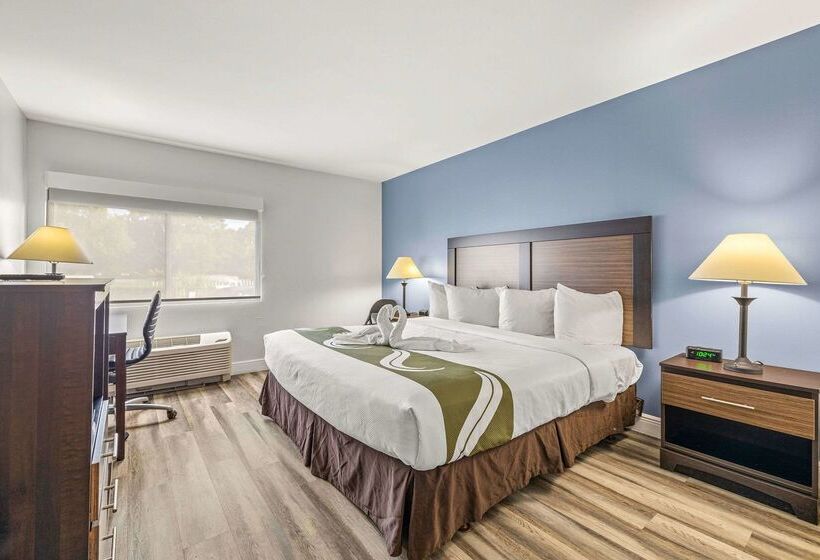 בית מלון כפרי Quality Inn & Suites Tampa Ybor City