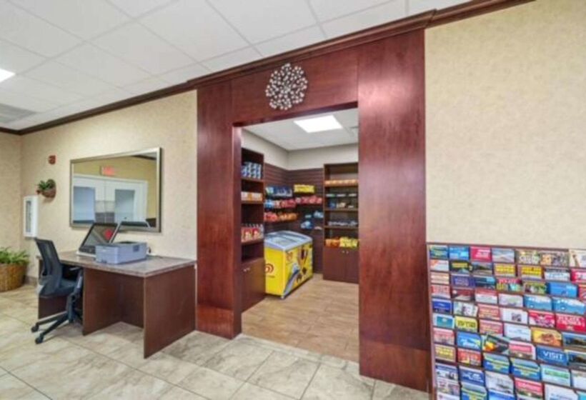 בית מלון כפרי Quality Inn & Suites Tampa Ybor City