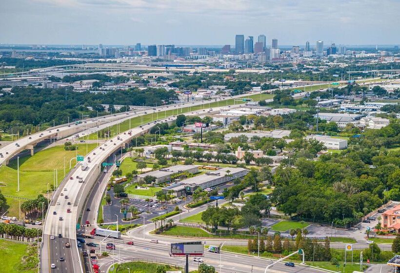 בית מלון כפרי Quality Inn & Suites Tampa Ybor City