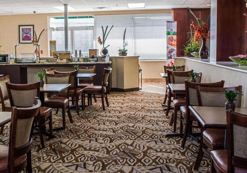 בית מלון כפרי Quality Inn & Suites Tampa Ybor City